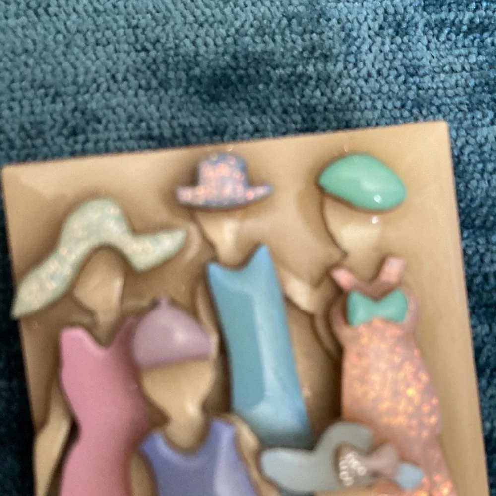 Lucinda people pin
